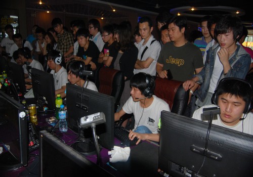 上海Major开幕阶段：谁的作业被撕了？FQ 13-6 COL获得首场胜利