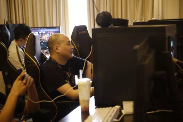 社区批评IEM Dallas 2025的摄影师