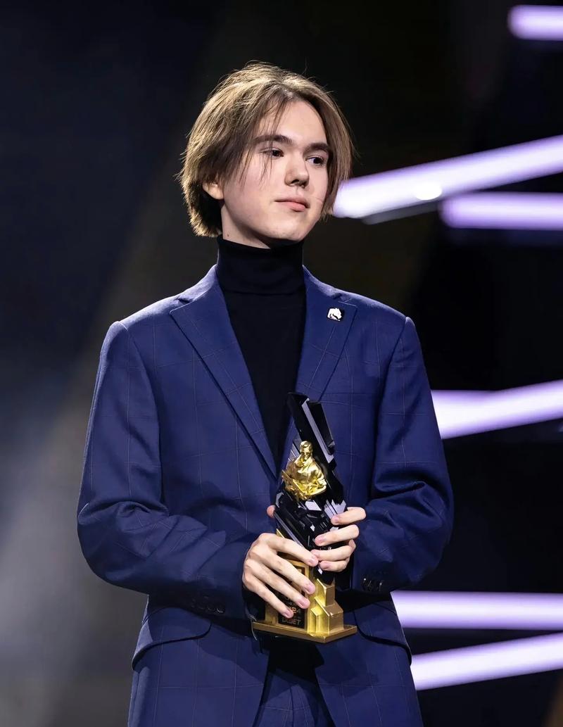 德杯八强赛赛程：24号晚七点iG对阵TES，23号17点EDG对阵